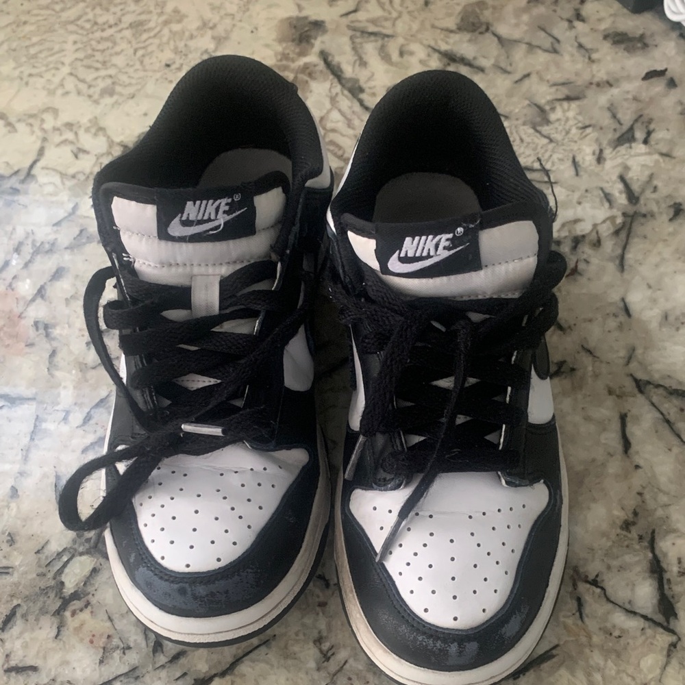 Nike Kids Sneakers in Black and White - Picture 4 of 7